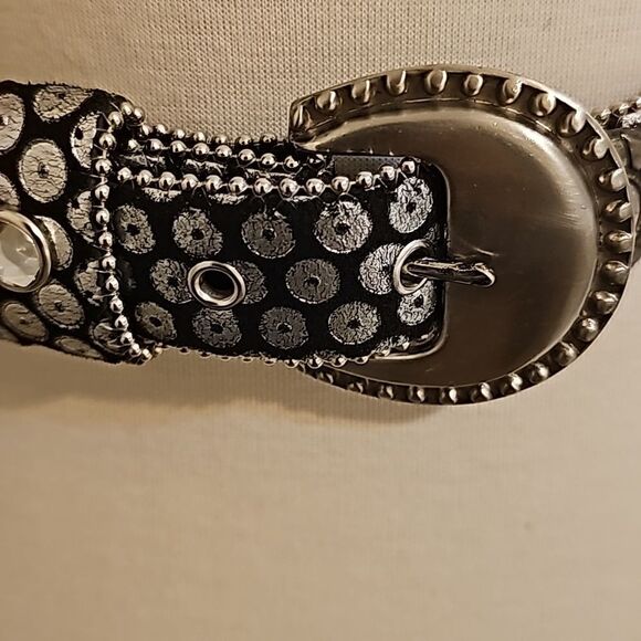 Embellish leather belt size small. - Picture 2 of 5